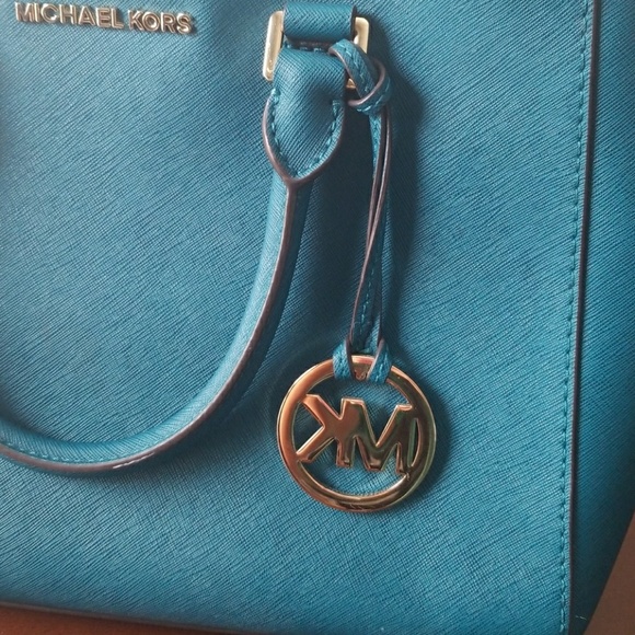 Michael kors bag and wallet(sold) - Picture 2 of 8